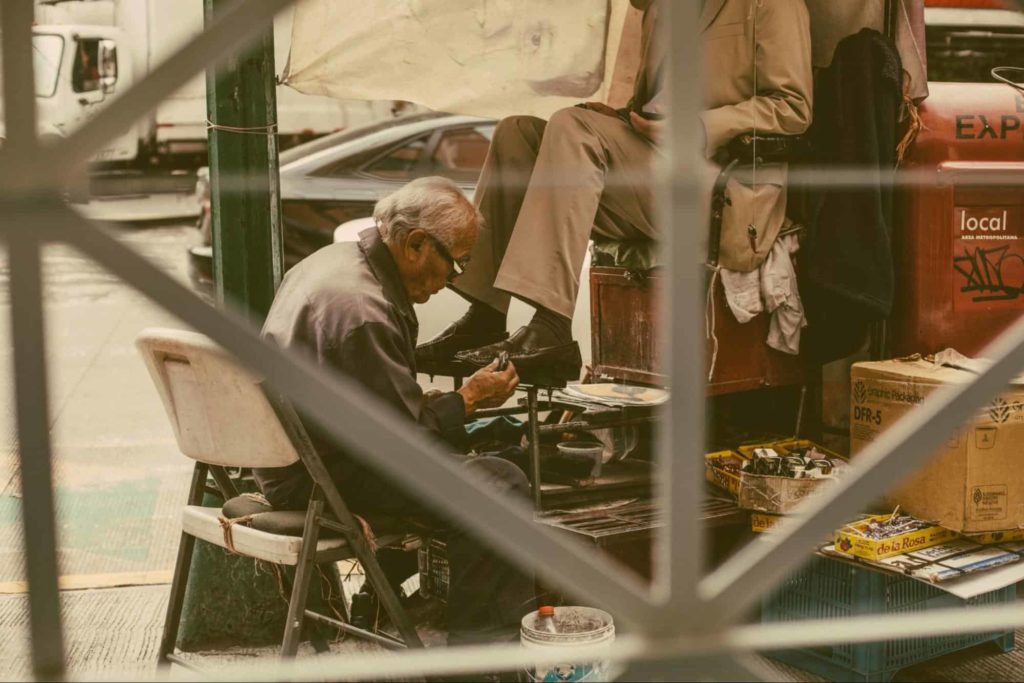 Experiencing Shoeshine Services