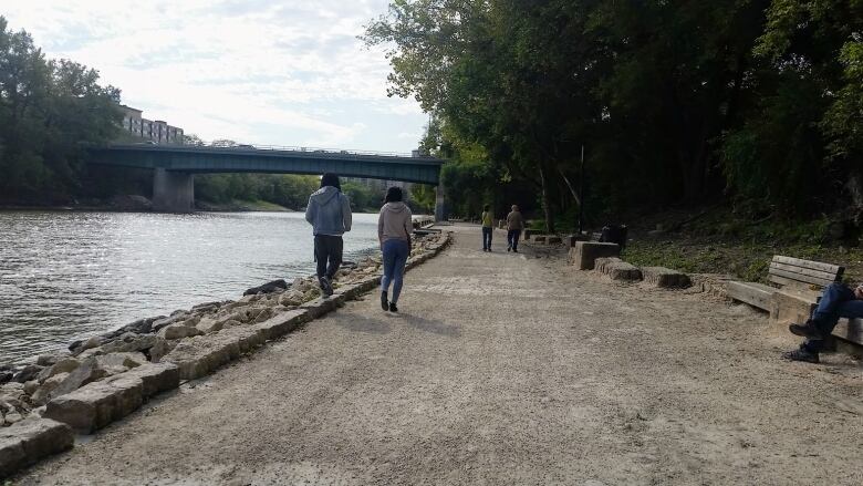Stroll along the Riverwalk