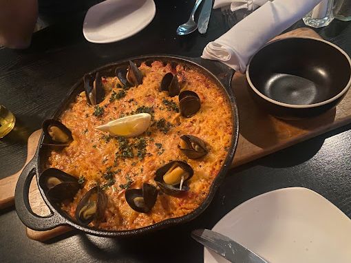 Hermanos Restaurant & Wine Bar