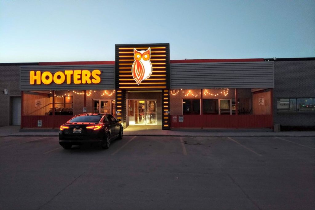 Hooters