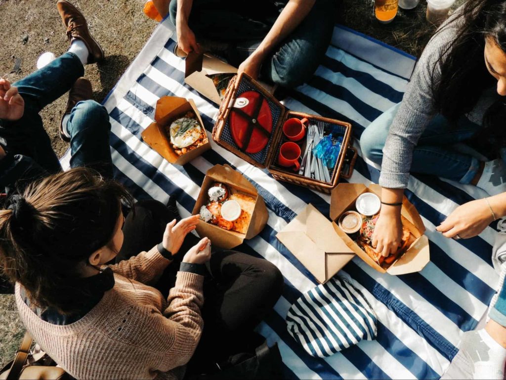 Set up a picnic