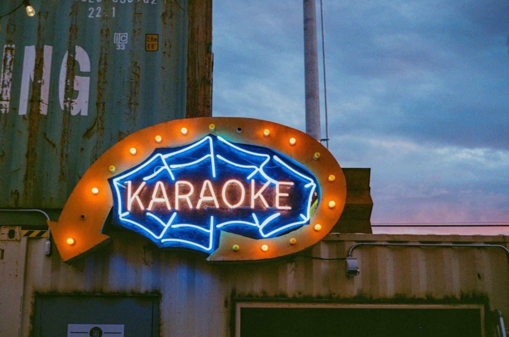 Sing karaoke
