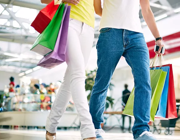 Couple doing Shopping at the mall Homepage